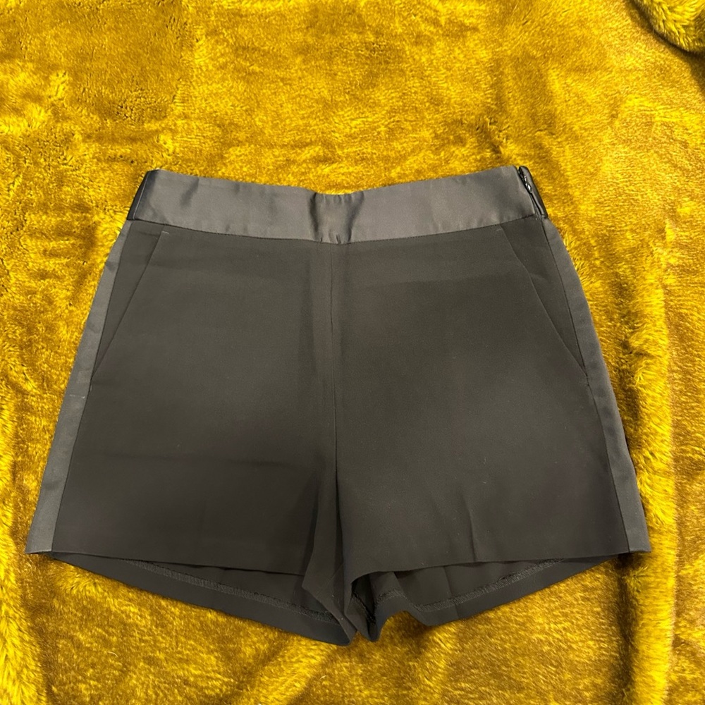 Express High Waisted Dress Shorts Size 6 NWT